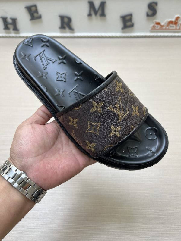 LOUlS VUlTTON Slipper - Image 3