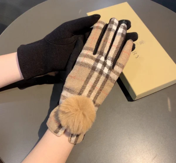 Burberry Gloves - Image 5