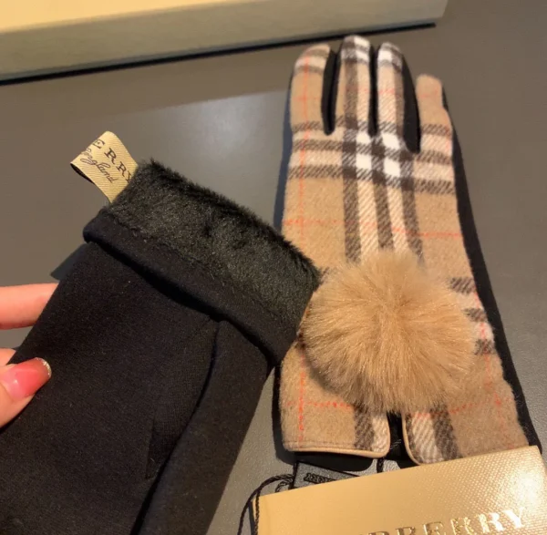 Burberry Gloves - Image 4