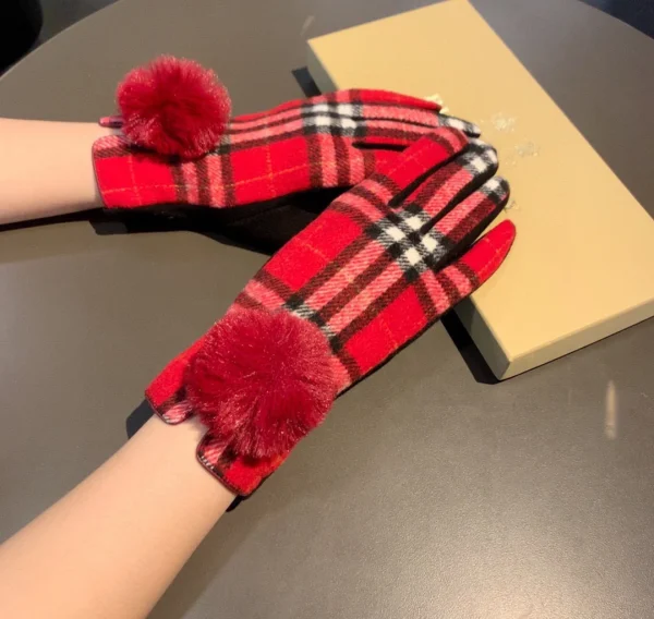 Burberry Gloves - Image 18