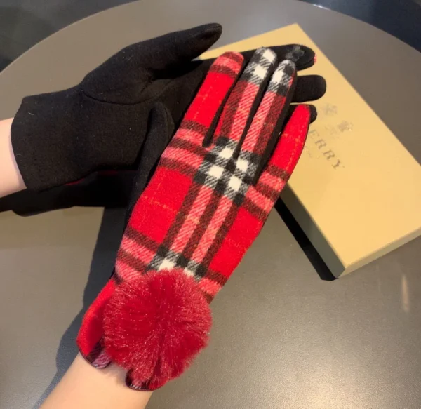 Burberry Gloves - Image 15