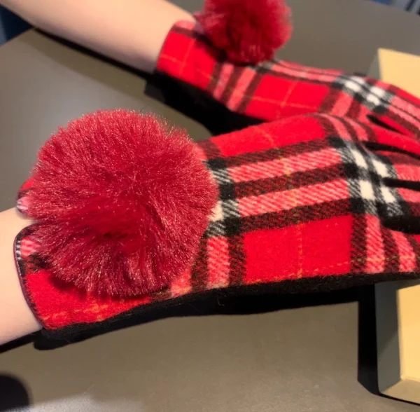 Burberry Gloves - Image 16