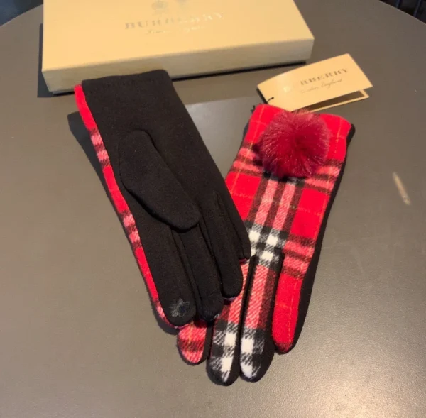 Burberry Gloves - Image 17