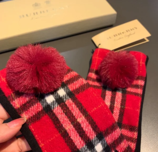 Burberry Gloves - Image 10