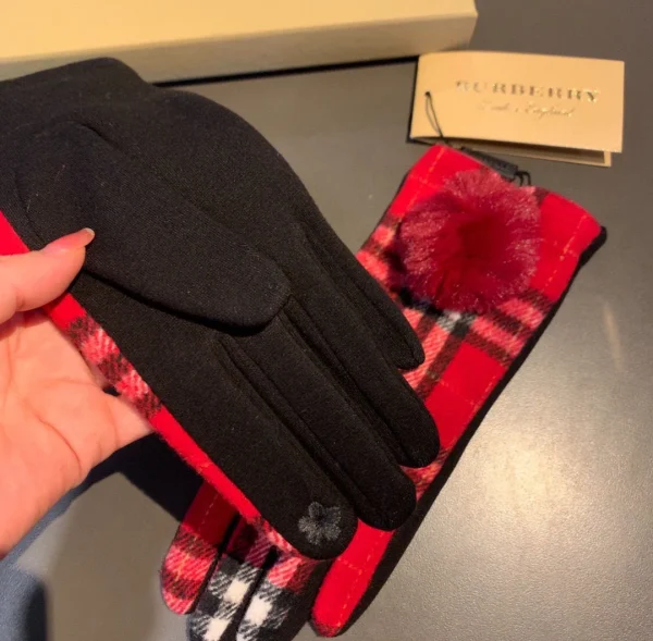 Burberry Gloves - Image 13