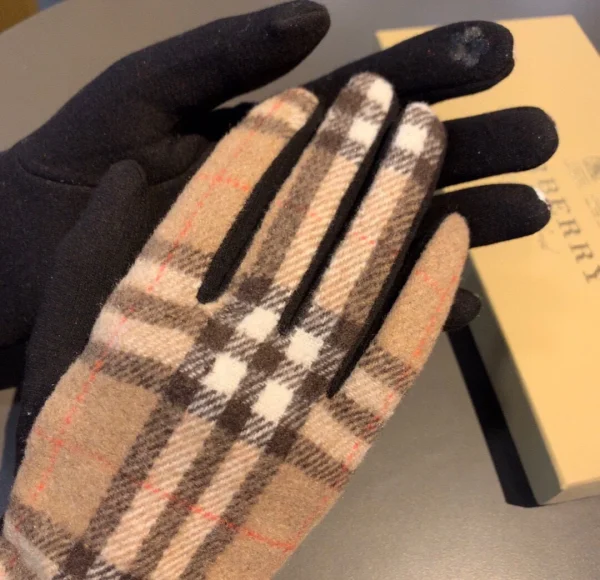 Burberry Gloves - Image 2