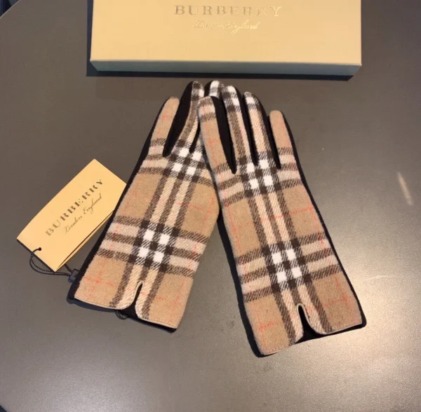 Burberry Gloves - Image 4