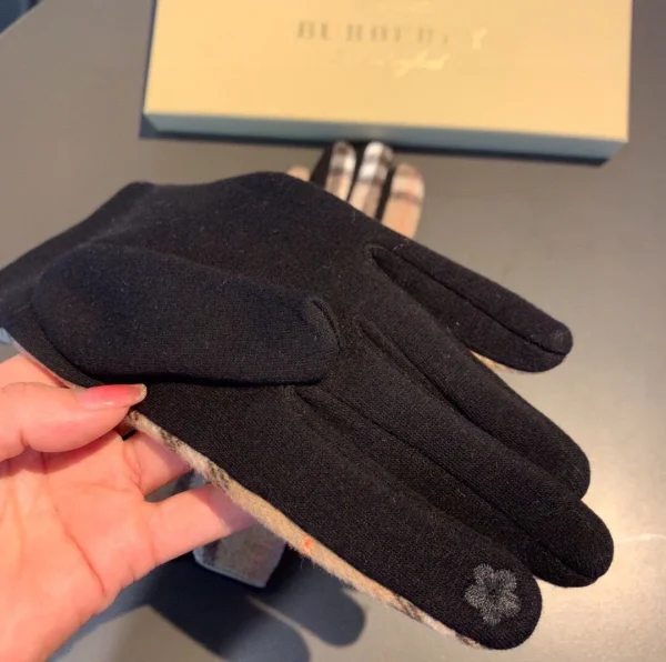 Burberry Gloves - Image 5