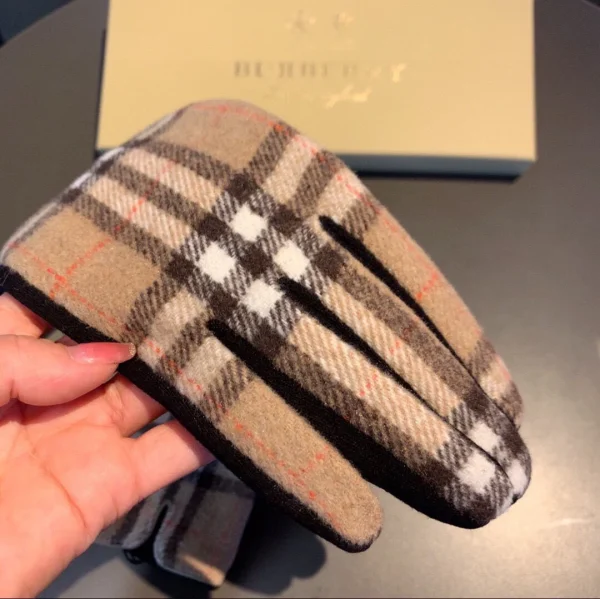 Burberry Gloves - Image 8