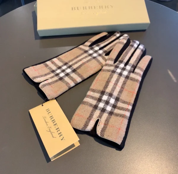 Burberry Gloves - Image 9