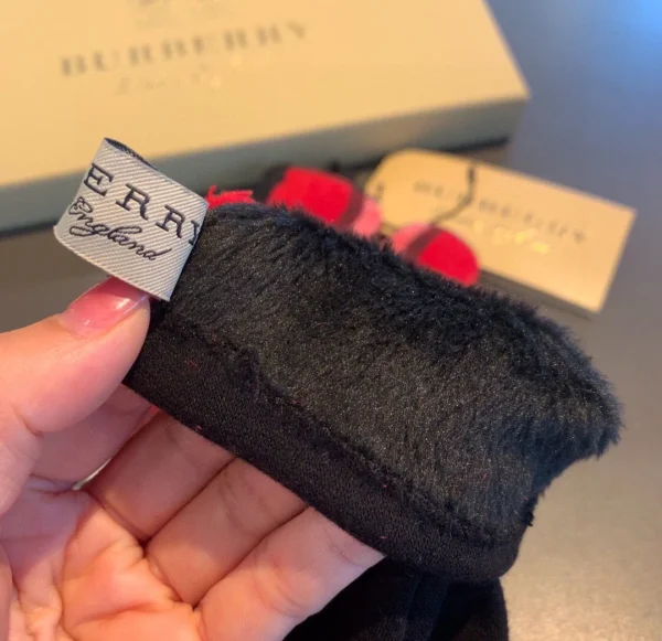 Burberry Gloves - Image 16