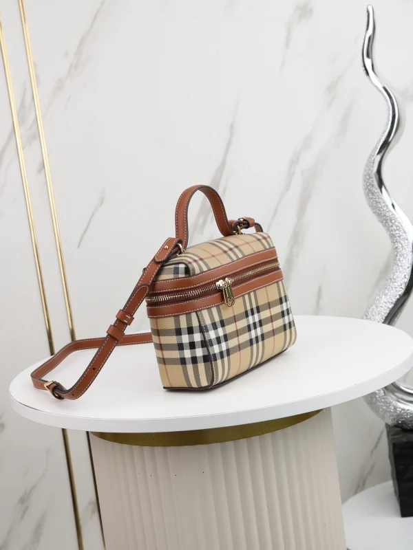 Burberry Vanity - Image 2