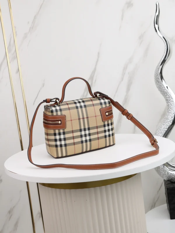 Burberry Vanity - Image 3