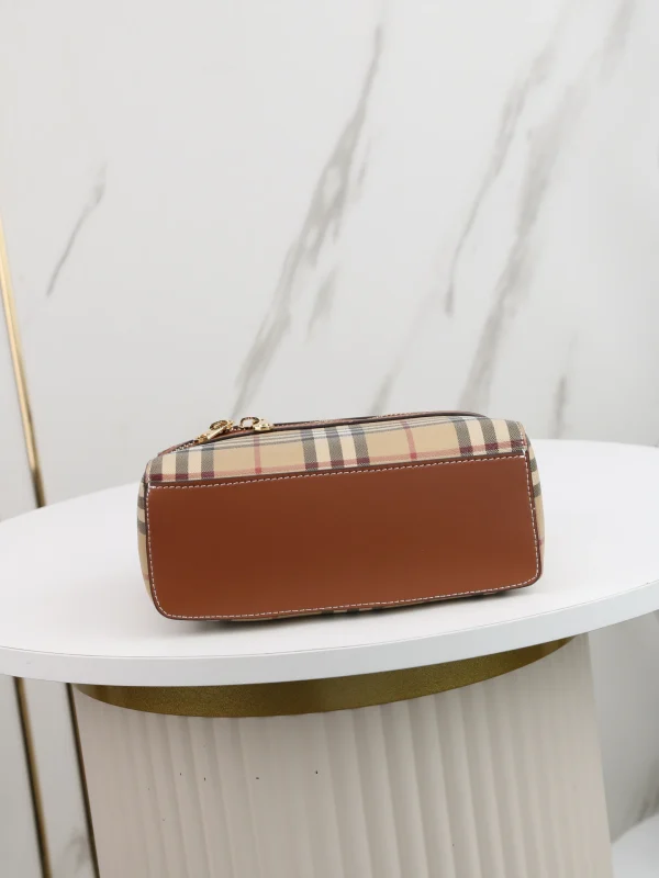 Burberry Vanity - Image 7