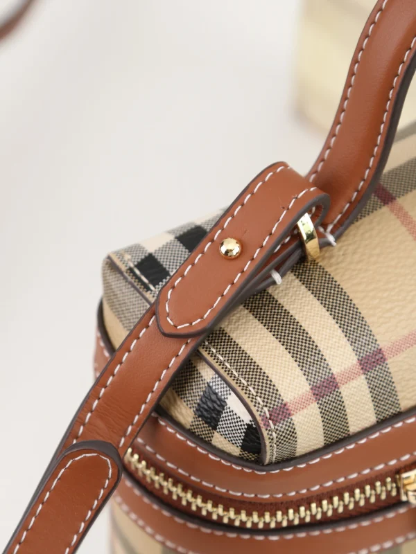 Burberry Vanity - Image 5