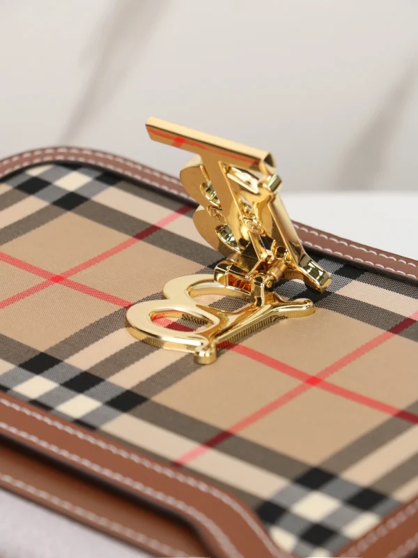 Burberry Crossbody Lock bag - Image 9