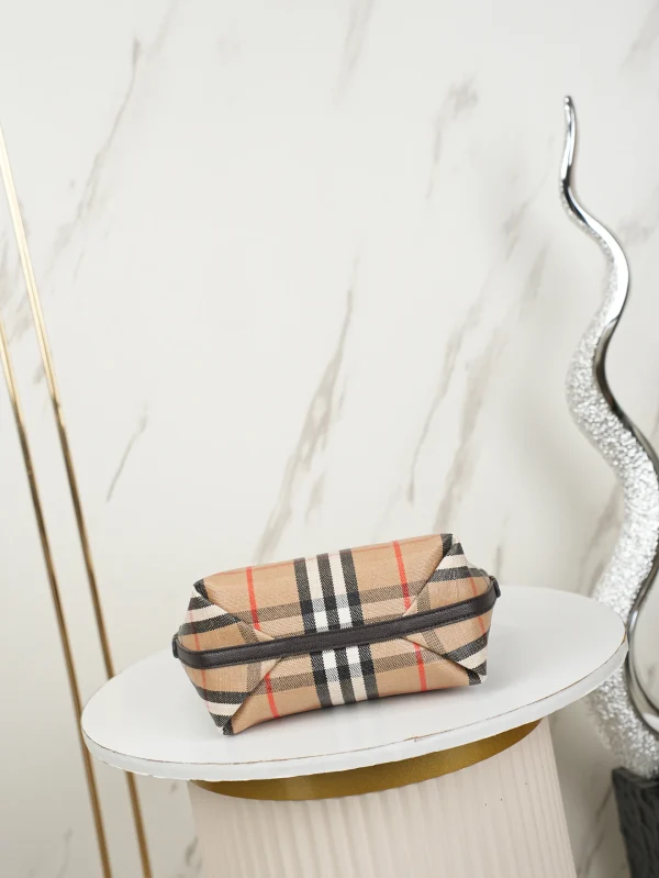 Burberry Loop Bag - Image 5